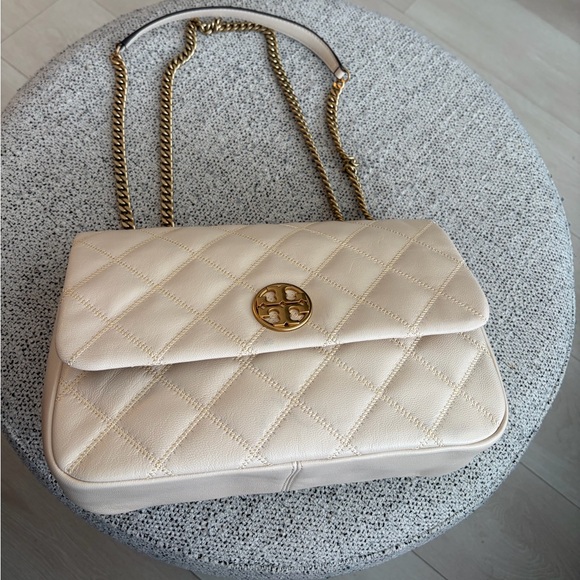 Tory Burch Quilted Chain Medium Shoulder Bag in Beige - Picture 4 of 10